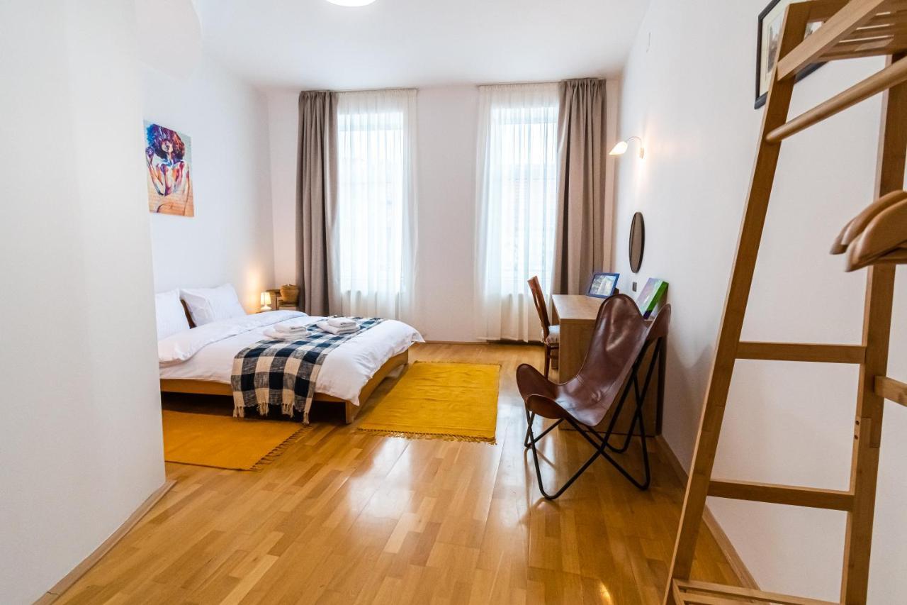 Residence 48 Beautiful Building Within Moments From The Old Town Of Braszów Zewnętrze zdjęcie