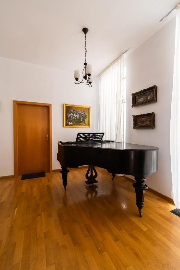 Residence 48 Beautiful Building Within Moments From The Old Town Of Braszów Zewnętrze zdjęcie